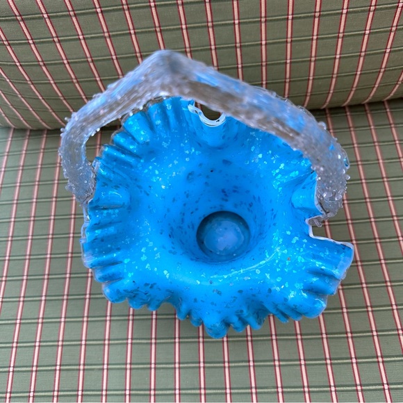 Art Glass basket with clear “drip” handle, crimped edge & beaded pink flowers. - Picture 11 of 12